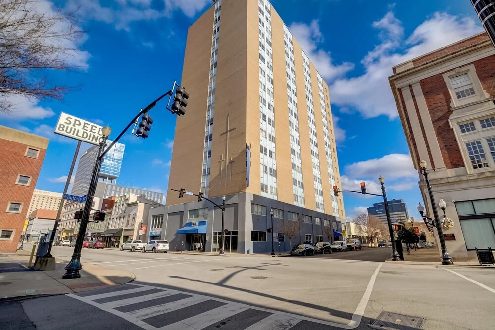 FRONTDESK Vue at 3rd St Apts Downtown Louisville