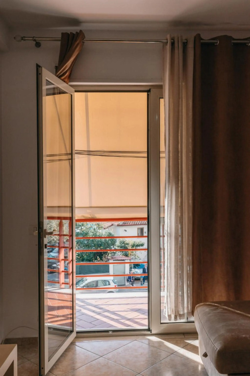 Rs place 1-bedroom apartment with free parking