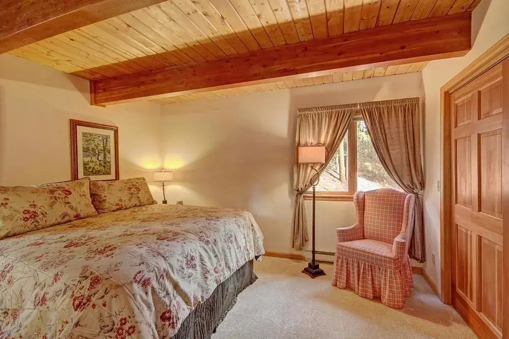 Black Bear 5 Br Home by RedAwning