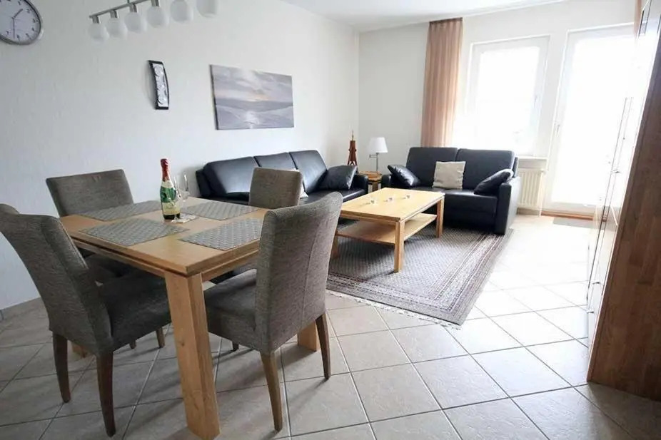 Ferienwohnung-10-mit-Balkon-Garten-Landhaus-Hubertus-Duhnen