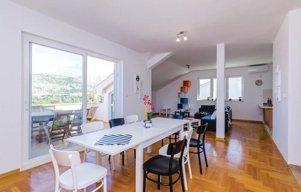 Amazing Home in Dubrovnik With Wifi and 3 Bedrooms