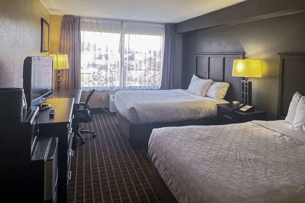 Days Inn & Suites by Wyndham Norton Shores Muskegon