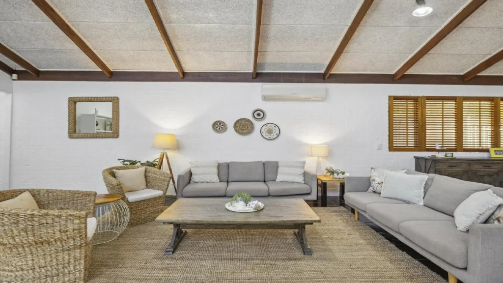Diggers Beach Surf House - Pool, Surf Beach, Pets, Sleeps 10