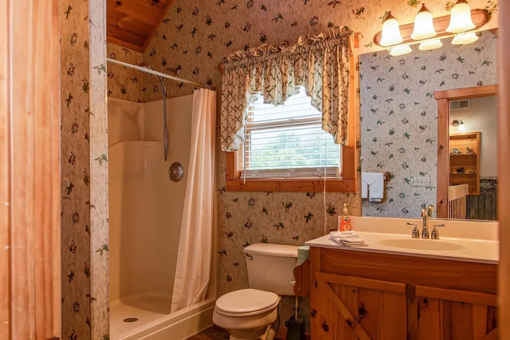 Douglas Lake Hilltop Hideaway