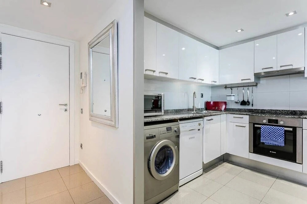 Stylish 2bed/2bath With Swimming Pool