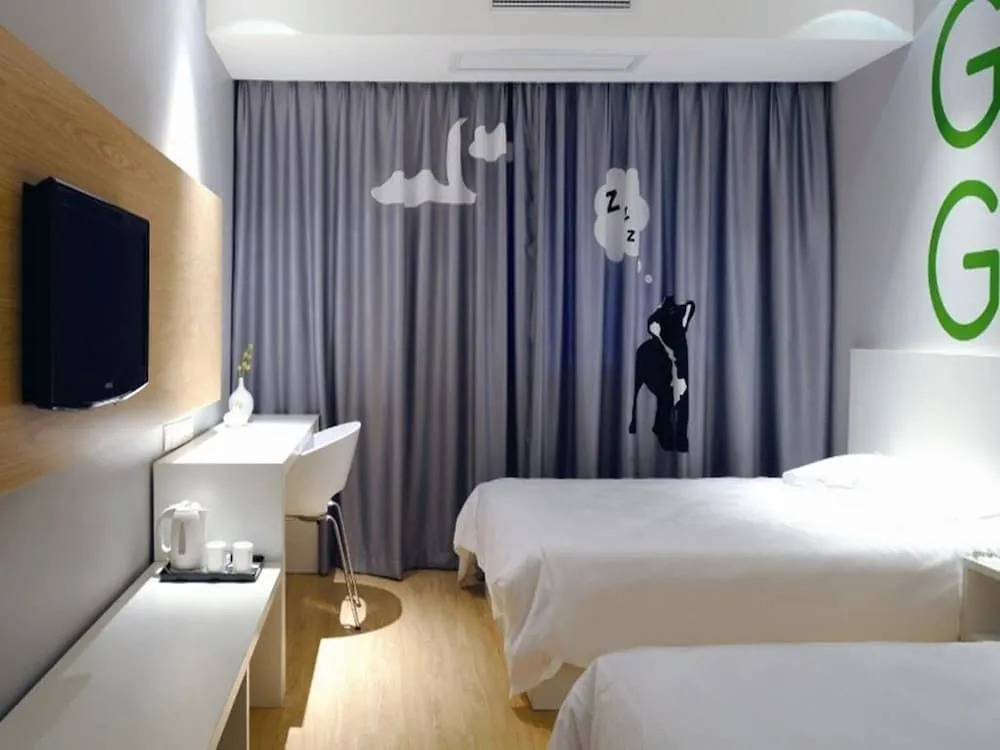 Motel 168 Shenzhen Futian Port Guihua Road Branch