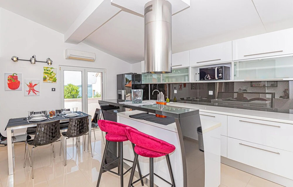 Awesome Home in Brodarica with Hot Tub, WiFi & 6 Bedrooms