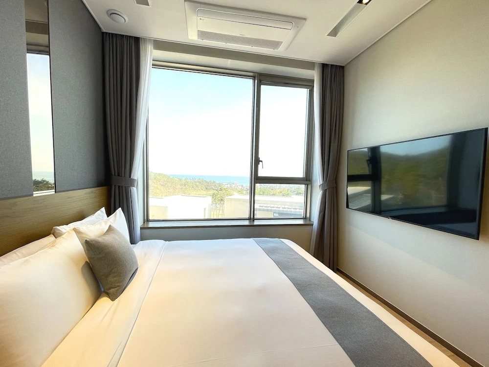 Haeundae Beach Restmons