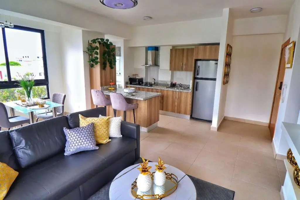 Sleek 1-Bedroom Condo w/Rooftop Hot tub in Gazcue