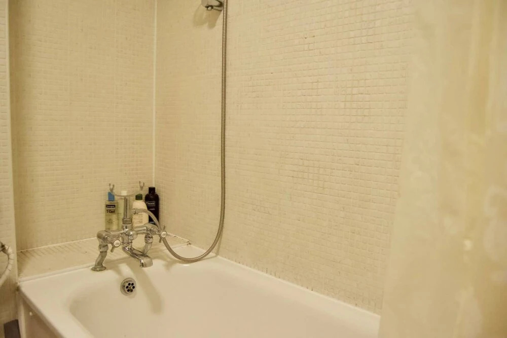 Central Waterloo 2 Bedroom Apartment With Balcony