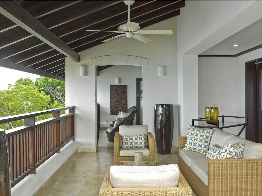 Coral Cove Beachfront Villas