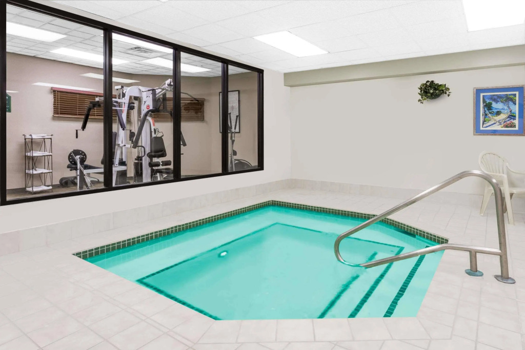 Comfort Inn & Suites Greenville Near East Carolina University