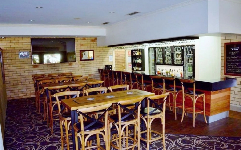 Western Heritage Motor Inn