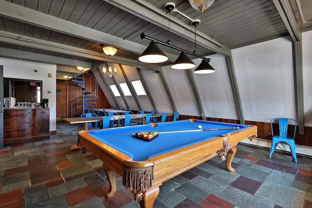 The Birch Ridge: Mission Room #4 - Queen Suite In Killington, Vermont 1 Bedroom Home