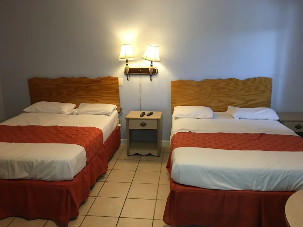 Dixie Plaza Hotel
