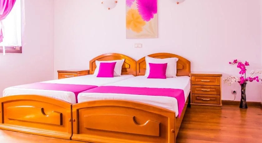 Elegance Hotel