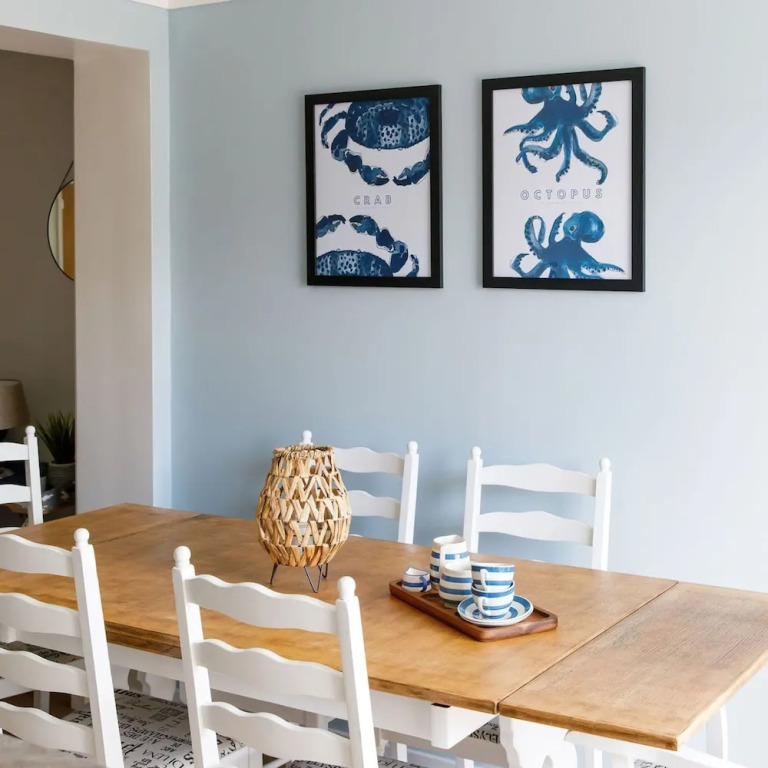 Charming Bolthole 400m to Beach