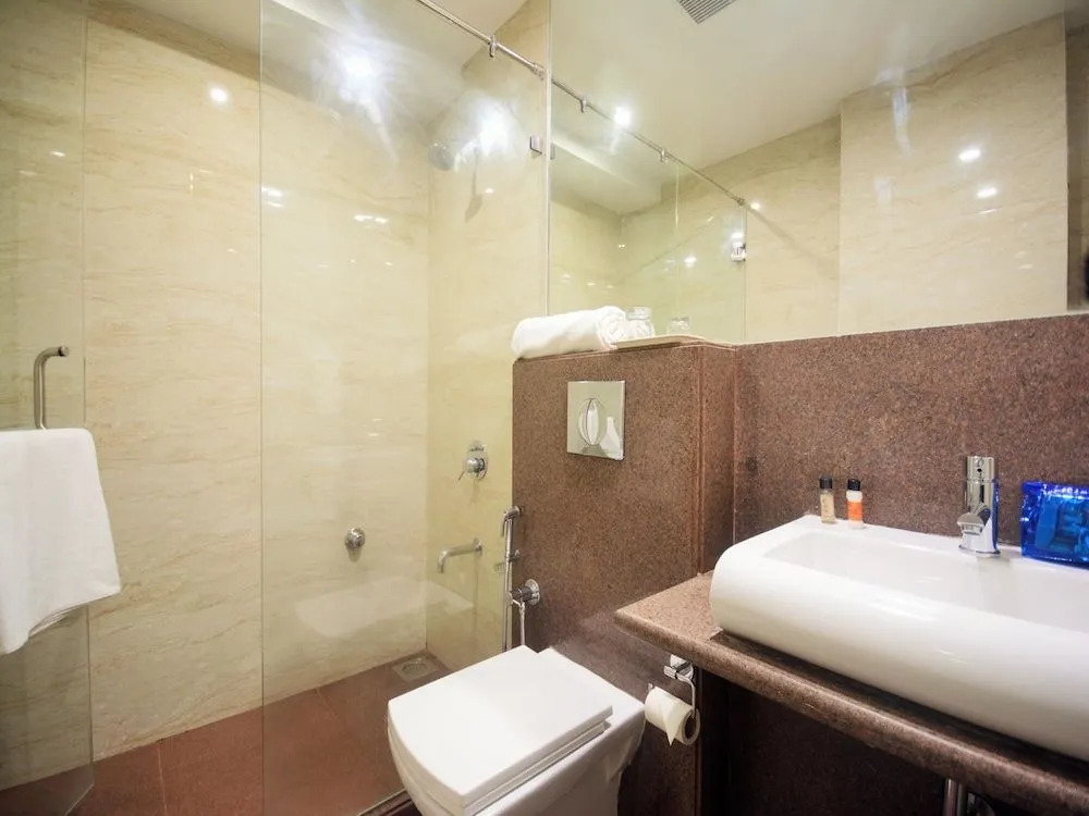 OYO 3763 Naeeka Hotel