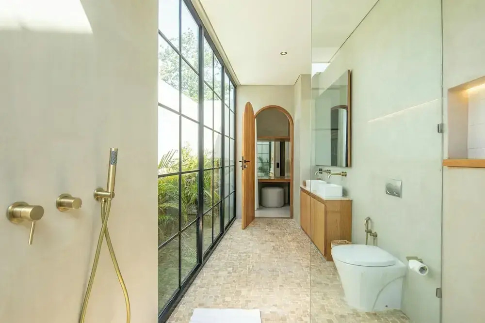 Bohemian Lush 5BR Retreat, 5 Mins to Bingin Beach