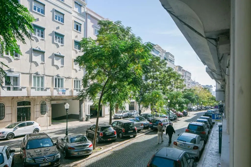 Spacious 2-Bed Apartment with Interior Terrace near Marquês de Pombal, Lisbon - TTL300