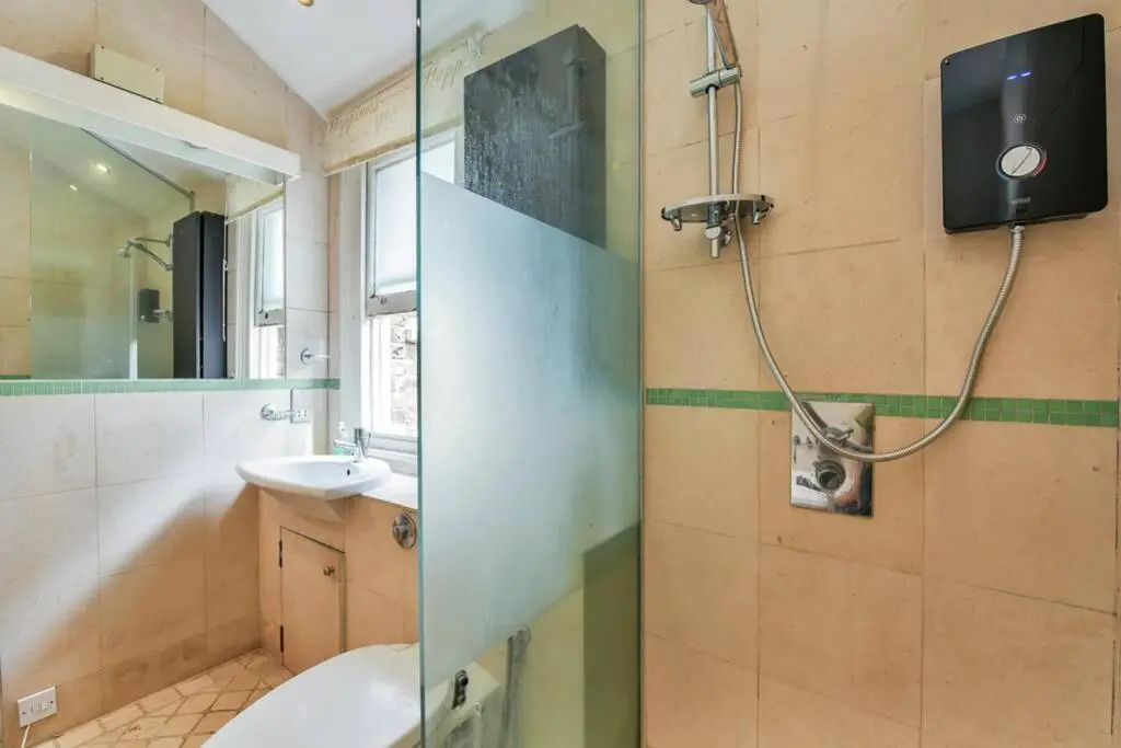 Groves 4 Bedroom, Shepherds Bush