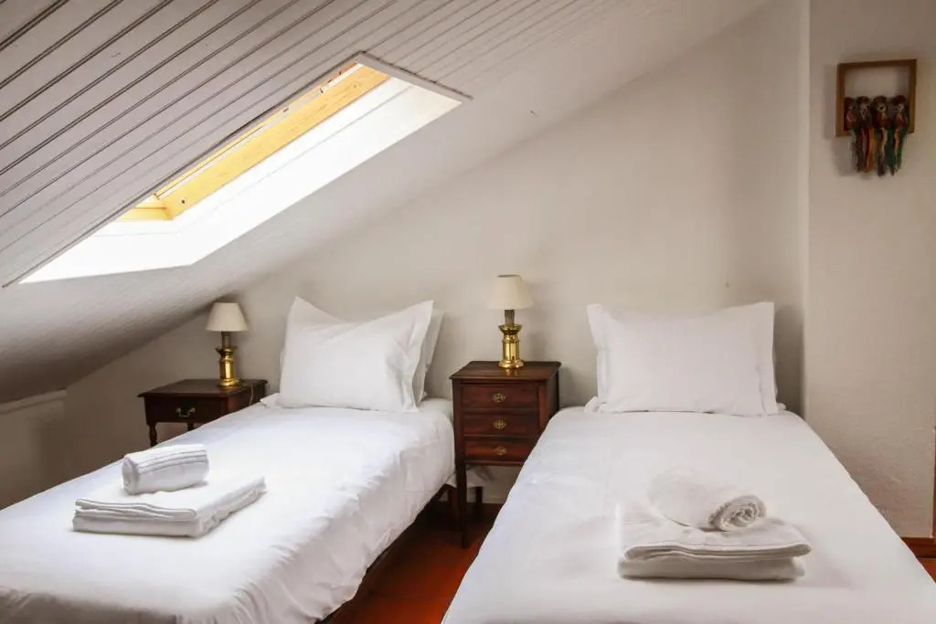 Cozy and Spacious apartment in Graça, Lisbon