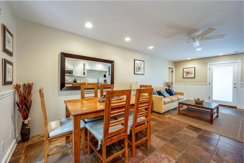 Charming Near The Beach 2 Bedroom Home