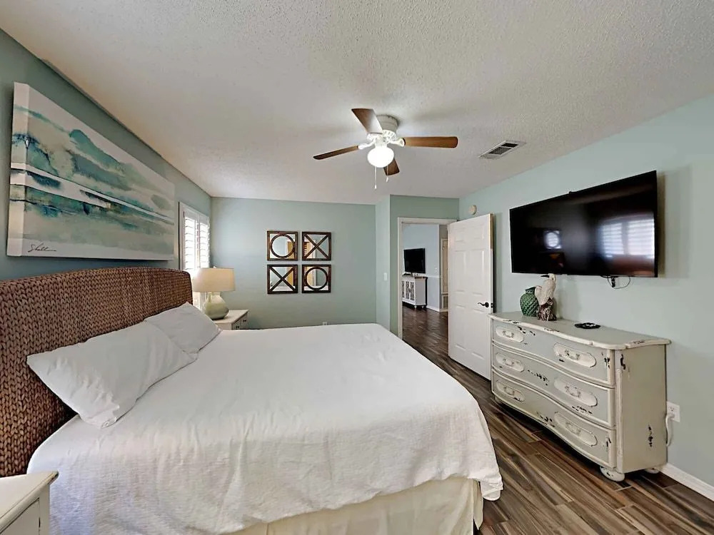 Emerald Port Of Call by Southern Vacation Rentals