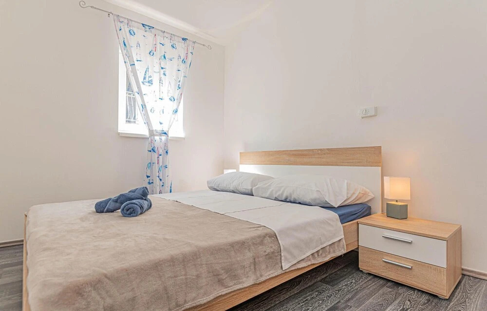 Amazing Home in Grebastica With Wifi and 4 Bedrooms
