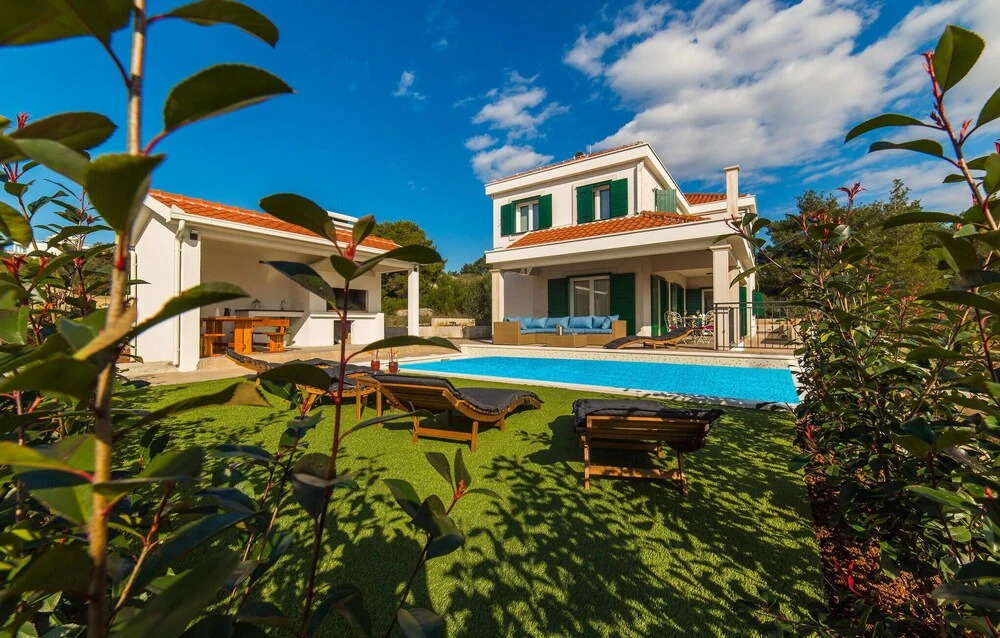 Stunning Home in Primosten With 4 Bedrooms, Wifi and Outdoor Swimming Pool
