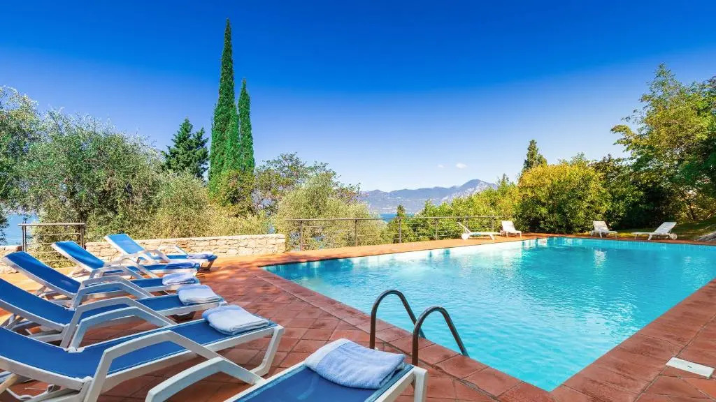 CORAZZA 6&1, Emma Villas