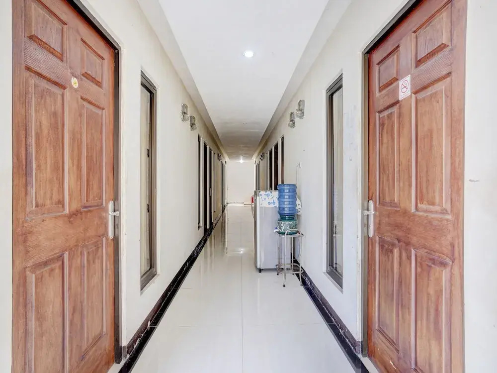 OYO Life 90606 Glass House Citraland Syariah