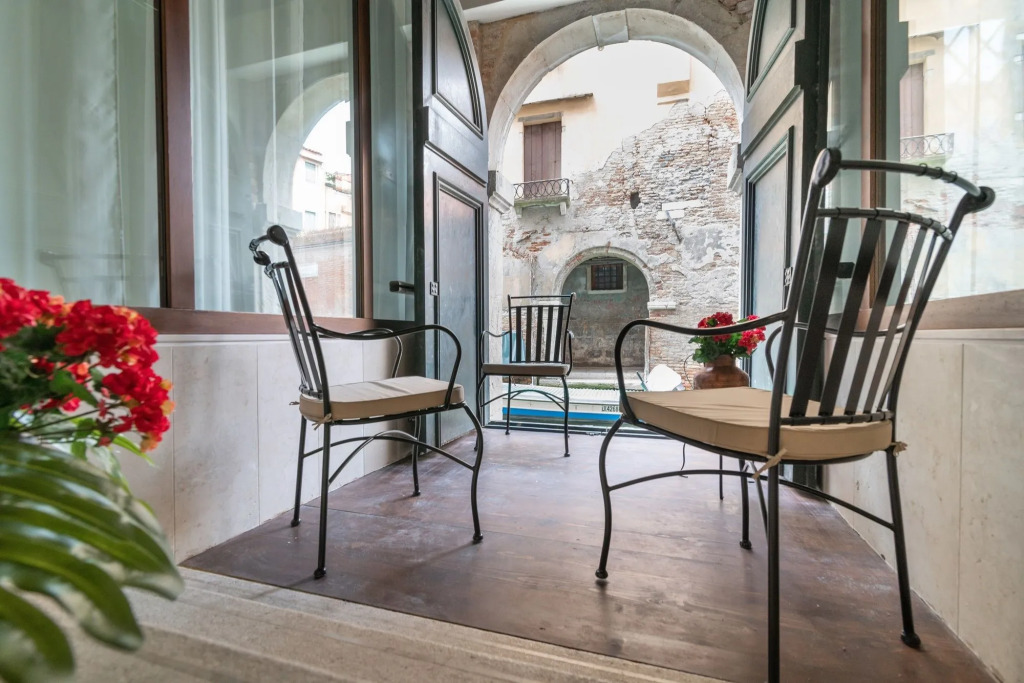 Riva Palace Apartments by Wonderful Italy