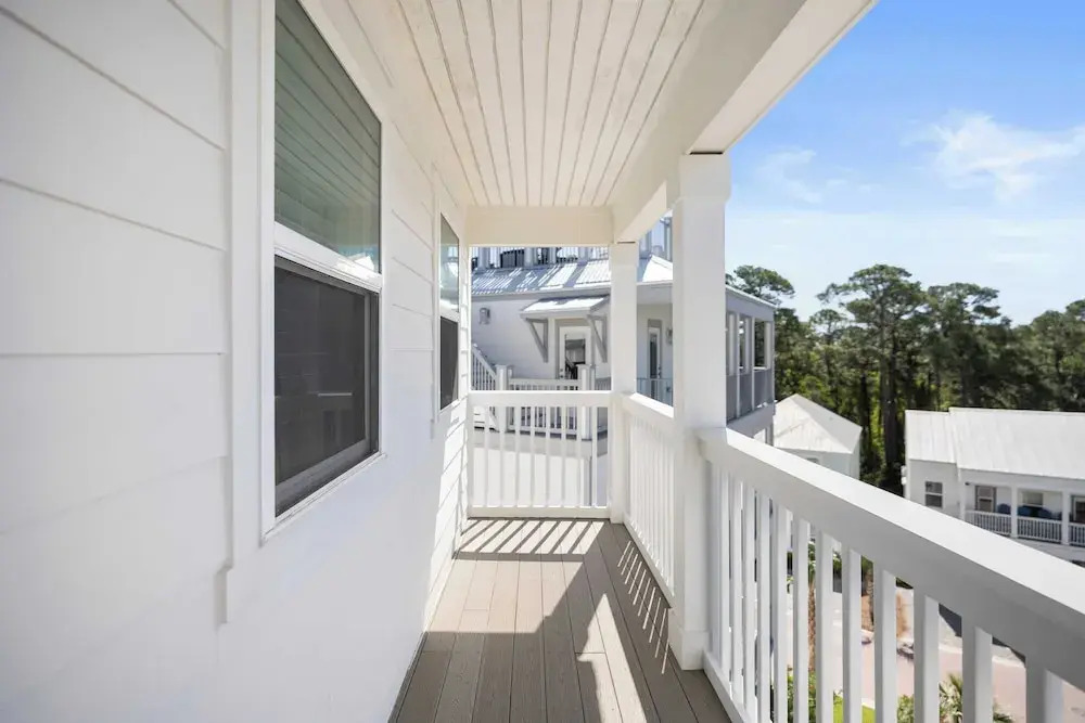 Mins to Beach Access + Pet-friendly + Golf Cart 30A White Sands by Avantstay