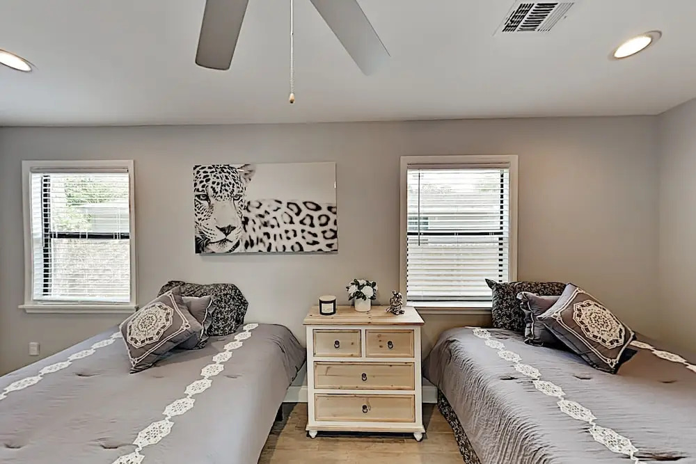 Lovely Old Seminole Heights With Grill & Deck 3 Bedroom Home
