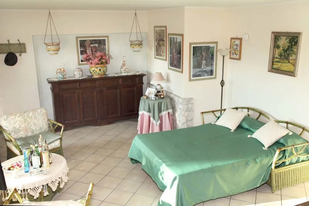 Collina House