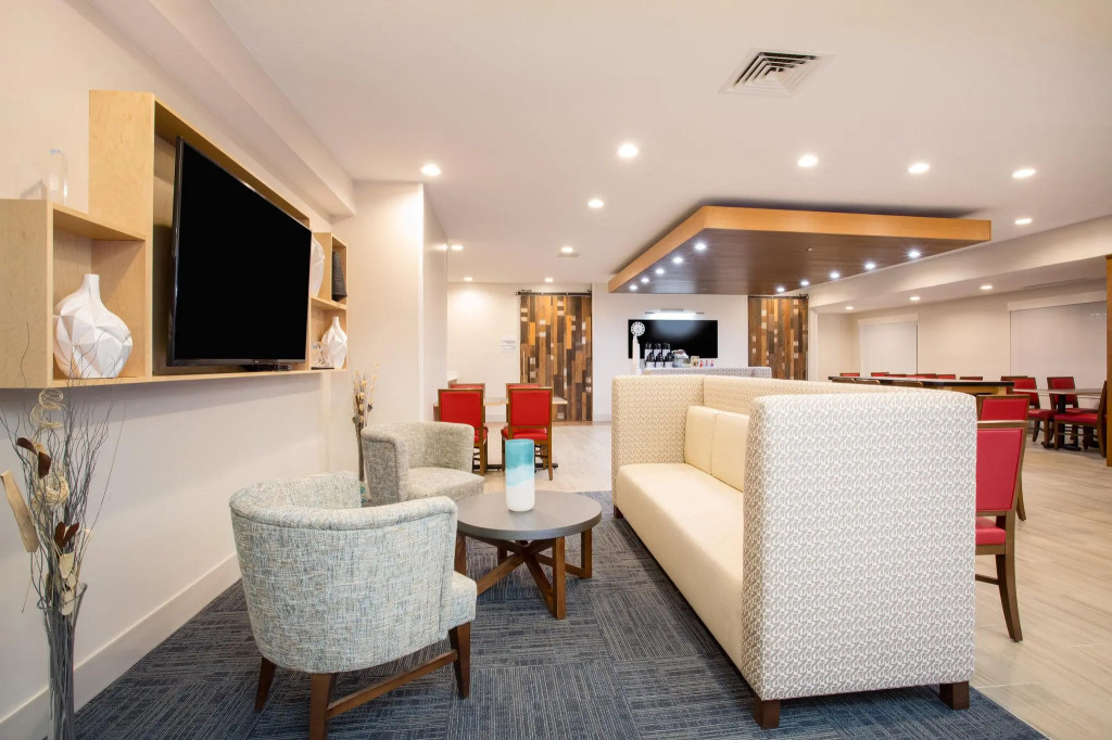 Holiday Inn Express & Suites Ft Collins by IHG