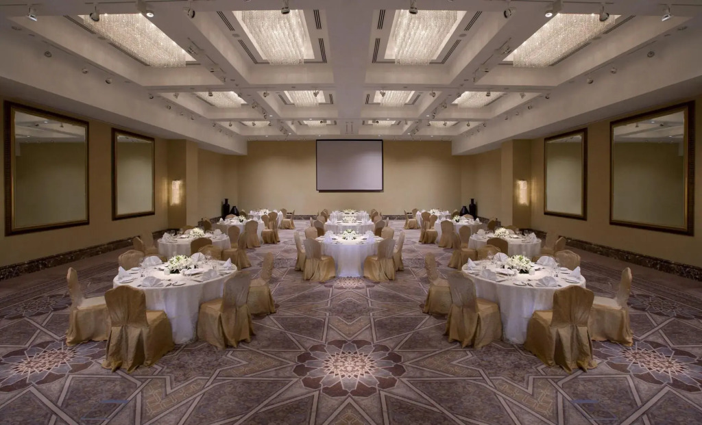 Shangri-La Hotel Apartments Qaryat Al Beri