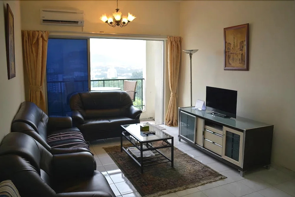 Senyum Homestay Bandar Menjalara