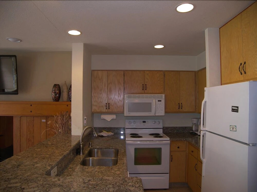 Lakeshore 1 Ba Studio condo by RedAwning