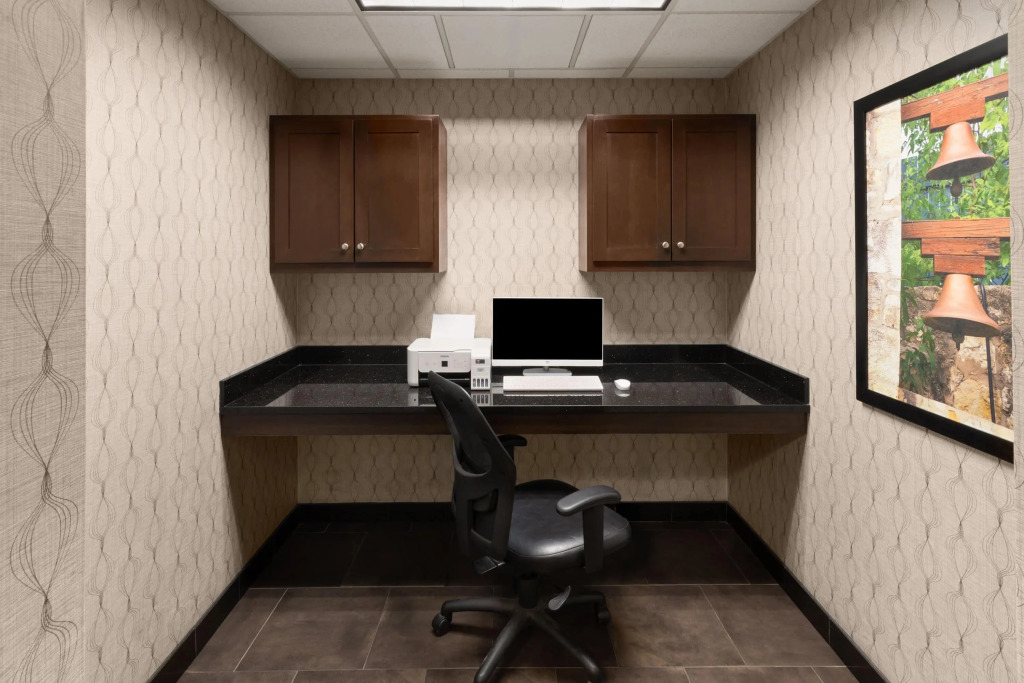Heritage Inn & Suites San Antonio Airport, Trademark Wyndham