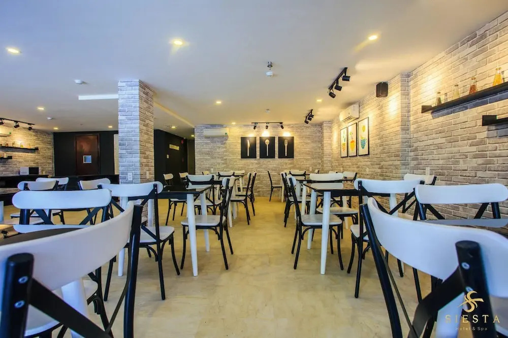 Delfino Hotel & Spa Danang