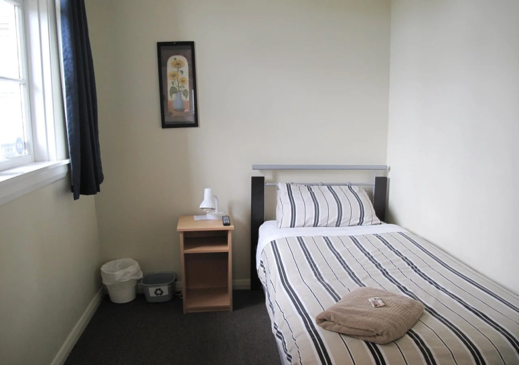 Dorset House Backpackers / Dorset Apartments