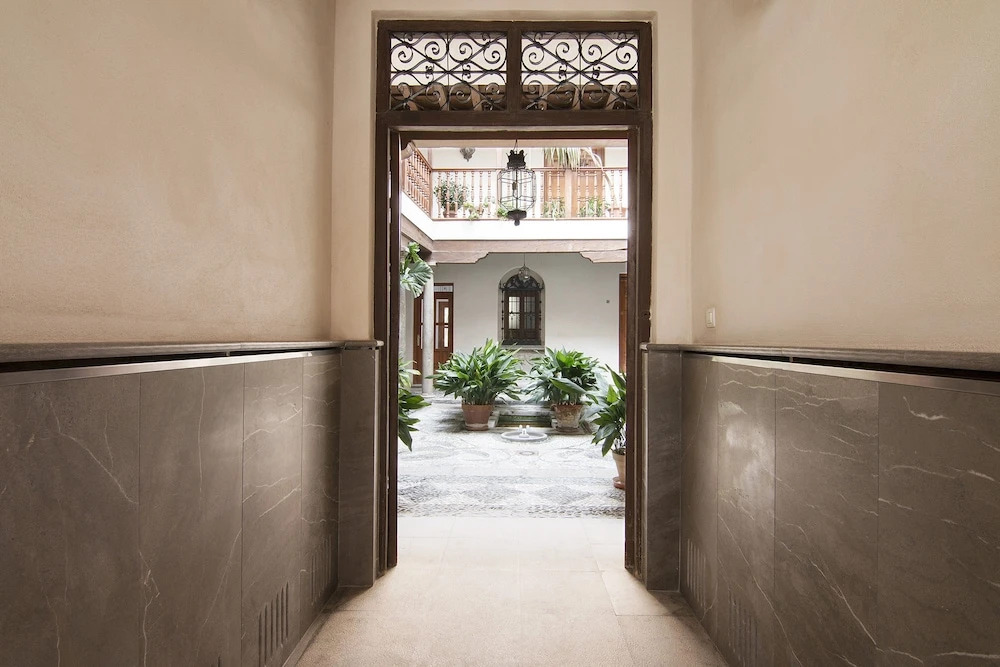 Alhambra Penthouse parking free