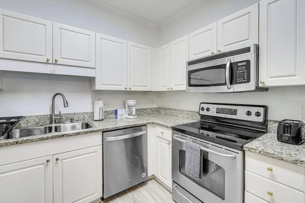 1 Mi to Beach: Myrtle Beach Condo w/ Pool Access