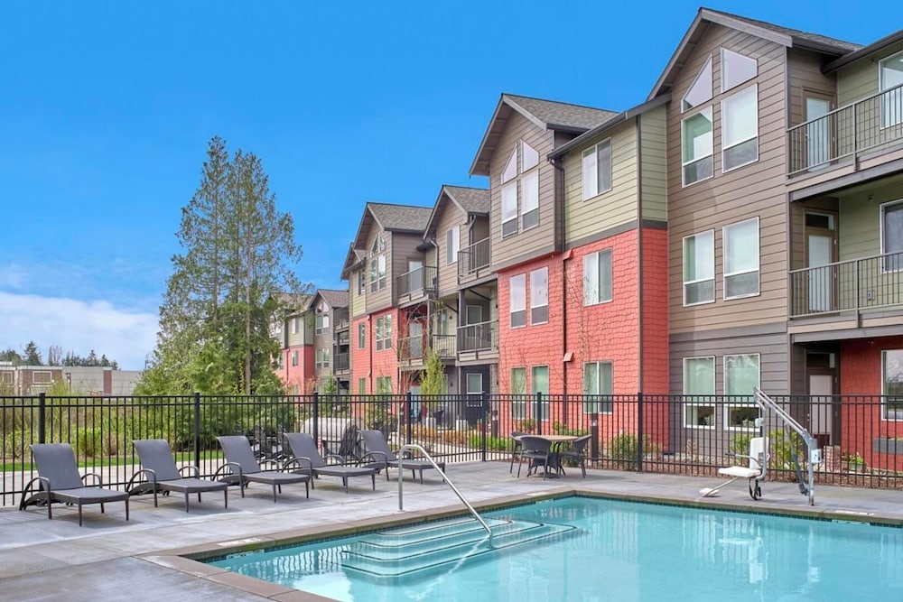 Landing Apartments near North Lakewood