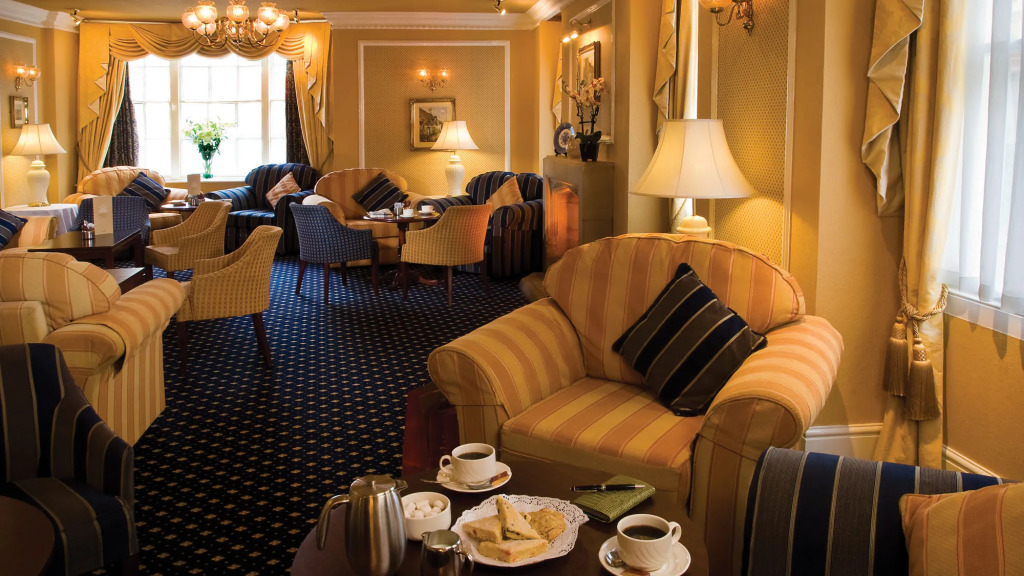 The Royal & Fortescue Hotel