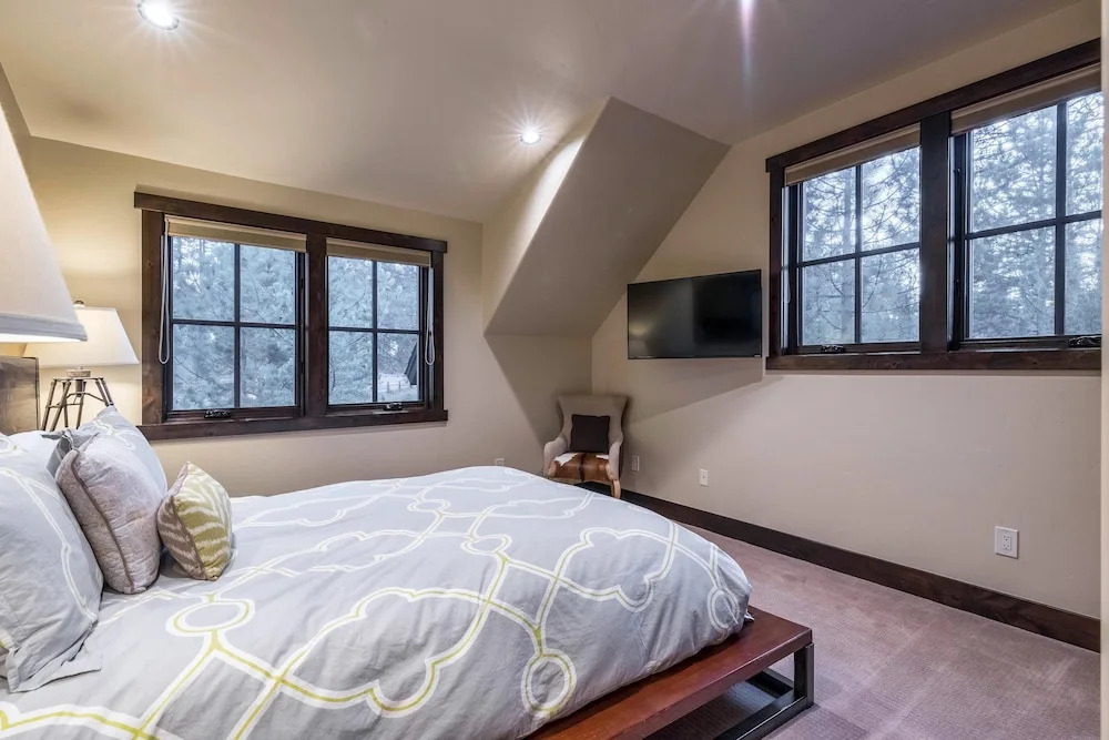 4BR Luxury Truckee Home by RedAwning