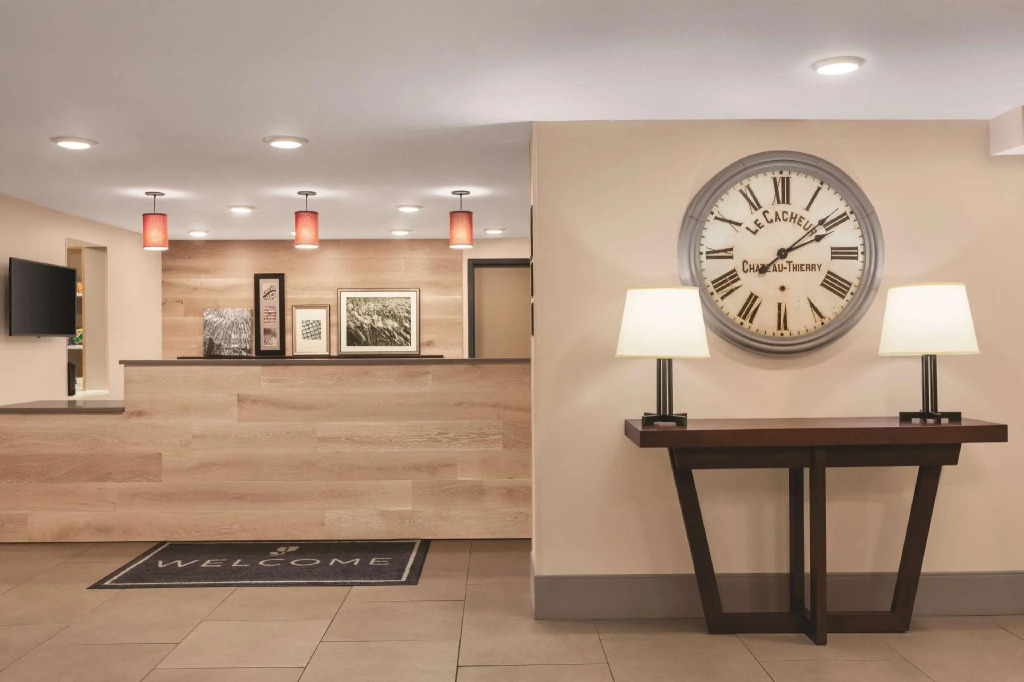 Country Inn & Suites by Radisson, Pigeon Forge South, TN