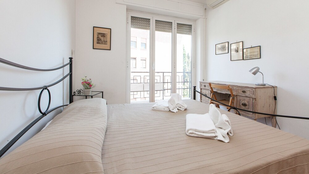 Guinizzelli Apartment